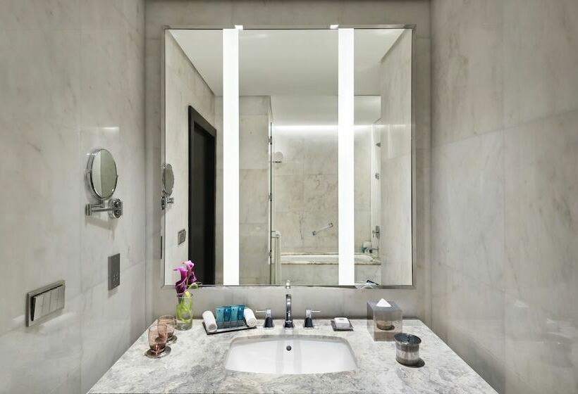 デラックスルーム, The Hotel Galleria Jeddah, Curio Collection By Hilton