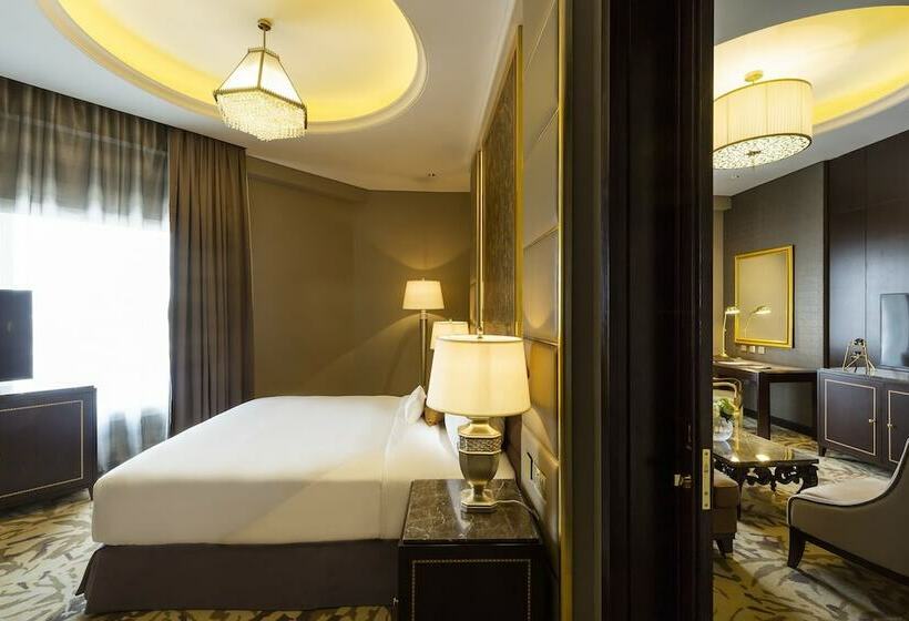 سوییت جونیور, Ezdan Palace