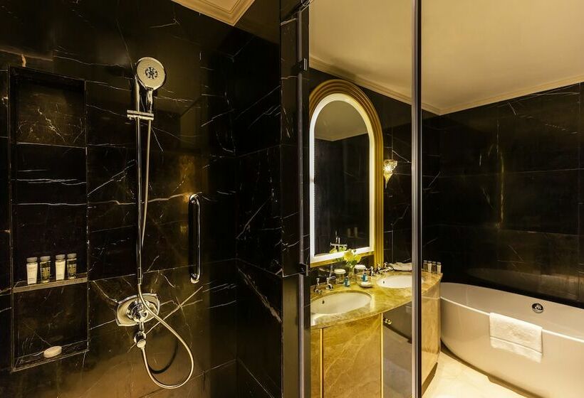 سوییت جونیور, Ezdan Palace