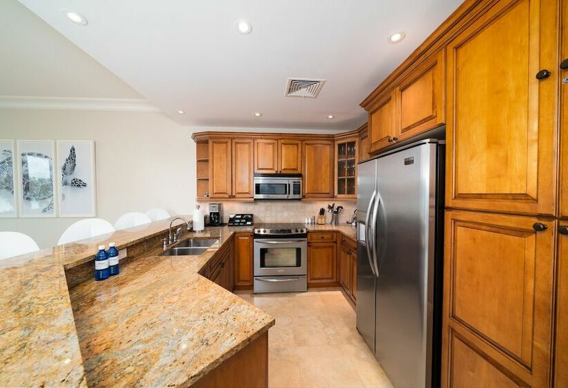 سوئیت 2 خوابه, The Regent Grand