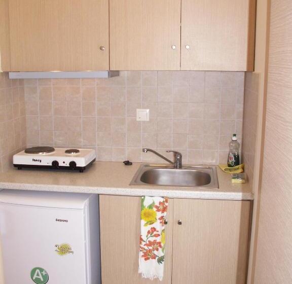 标准工作室, Kastro Beach