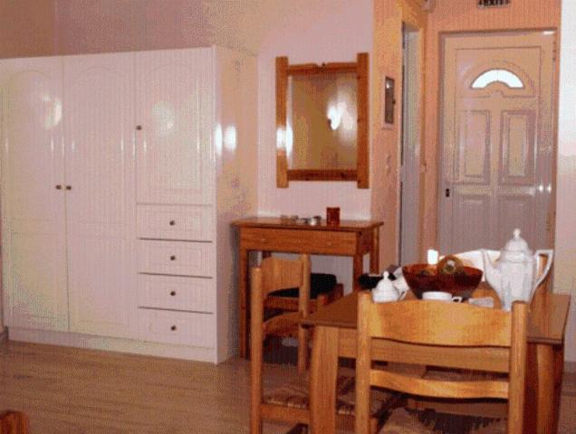 标准工作室, Kastro Beach