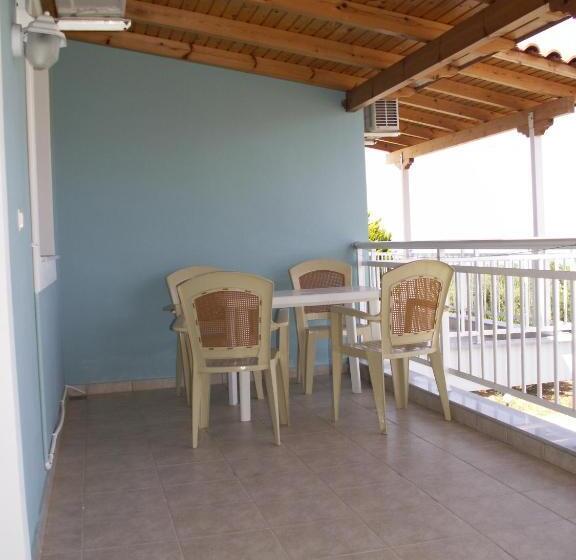 四人标准间, Kastro Beach