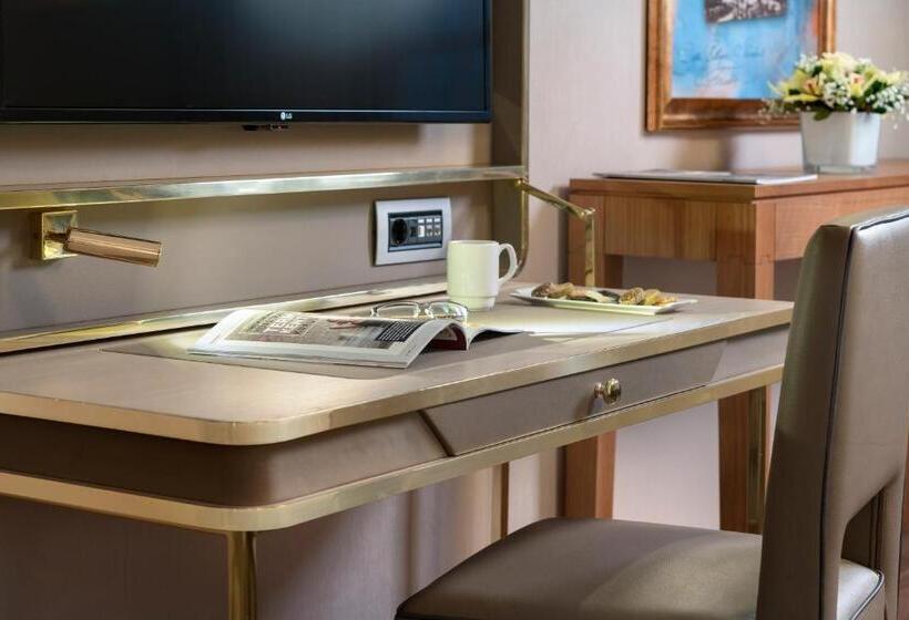 オーシャンビューデラックスルームバルコニー付き, Millennium Istanbul Golden Horn