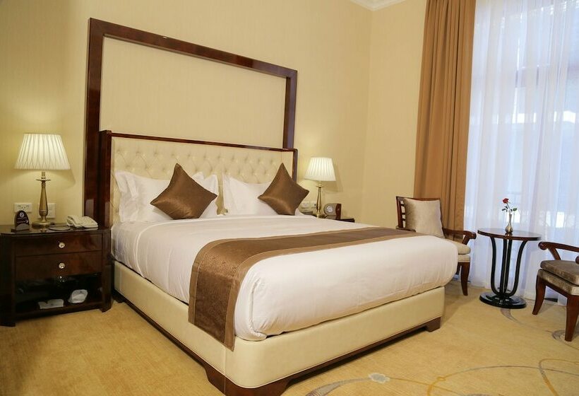 اتاق لوکس, Sapphire Addis