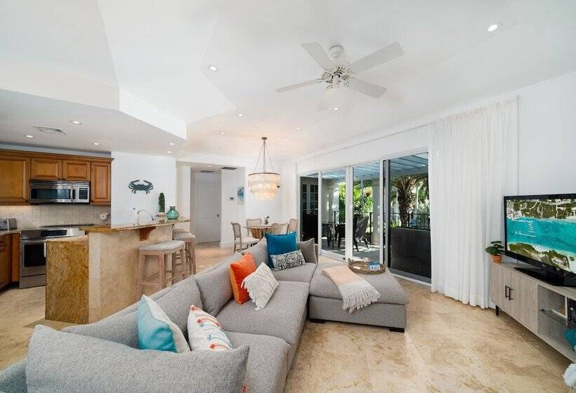 سوییت با چشمانداز استخر, The Regent Grand