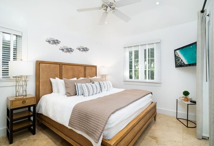 سوییت با چشمانداز استخر, The Regent Grand