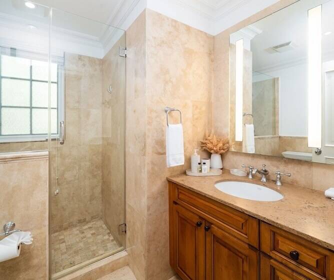 سوییت با چشمانداز استخر, The Regent Grand