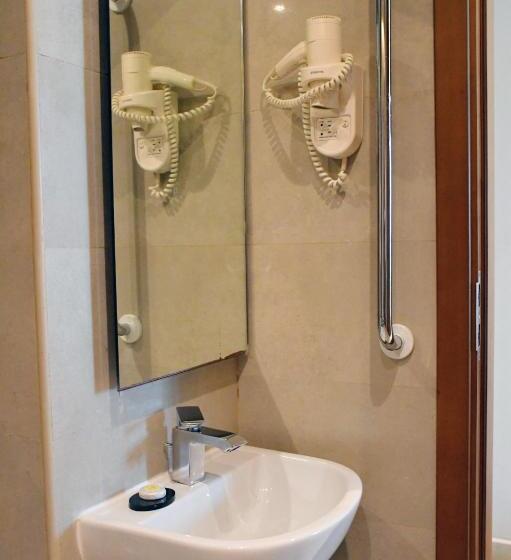 장애인을 위한 스탠다드 룸, Wyndham Garden Ajman Corniche