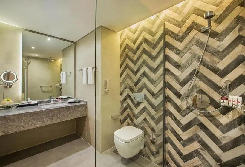 اتاق استاندارد با بالکن و چشم‌انداز دریا, Wyndham Garden Ajman Corniche