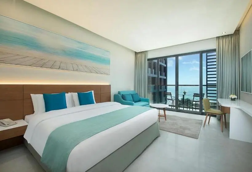اتاق استاندارد با بالکن و چشم‌انداز دریا, Wyndham Garden Ajman Corniche