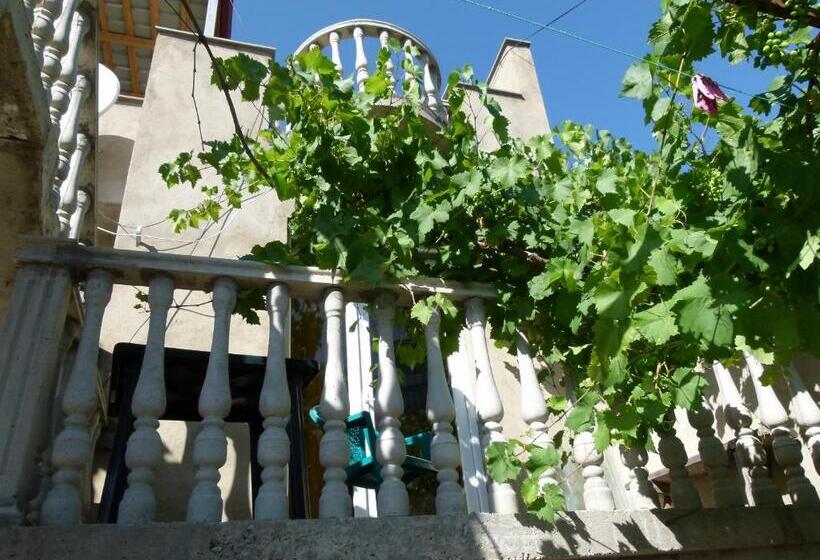 اتاق استاندارد سه تخته با بالکن, Why Me Ecofriendly Rooms