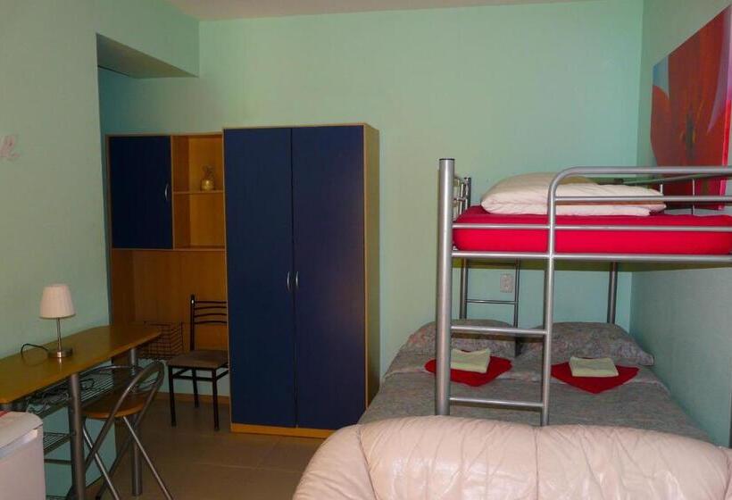 اتاق استاندارد سه تخته با بالکن, Why Me Ecofriendly Rooms