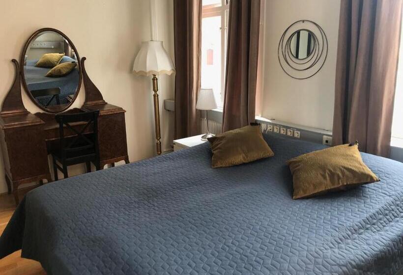 バス共有のスタンダードルーム, Järnvägshotellet B&b Skara