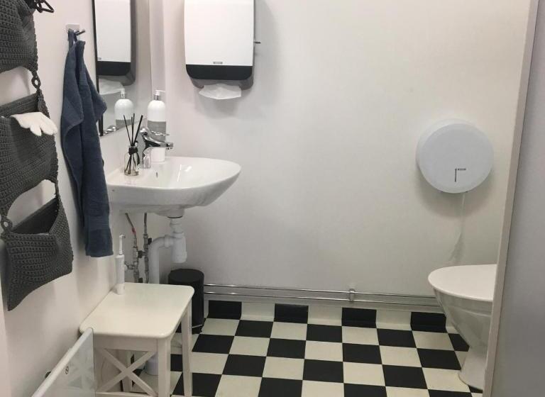 バス共有のスタンダードルーム, Järnvägshotellet B&b Skara