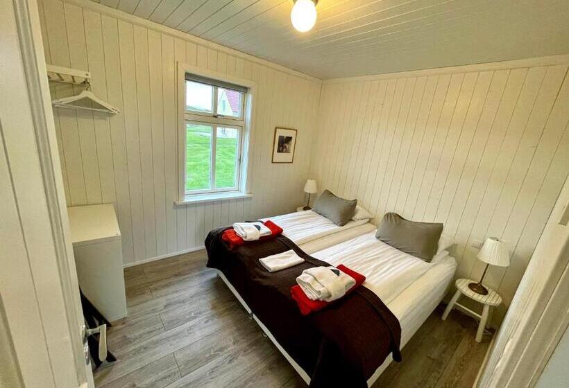 سوئیت با چشم‌انداز رودخانه, Lækur