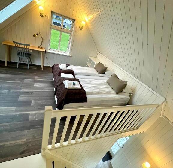 سوئیت با چشم‌انداز رودخانه, Lækur