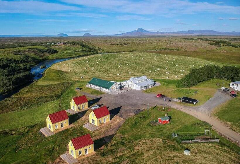 سوئیت با چشم‌انداز رودخانه, Lækur