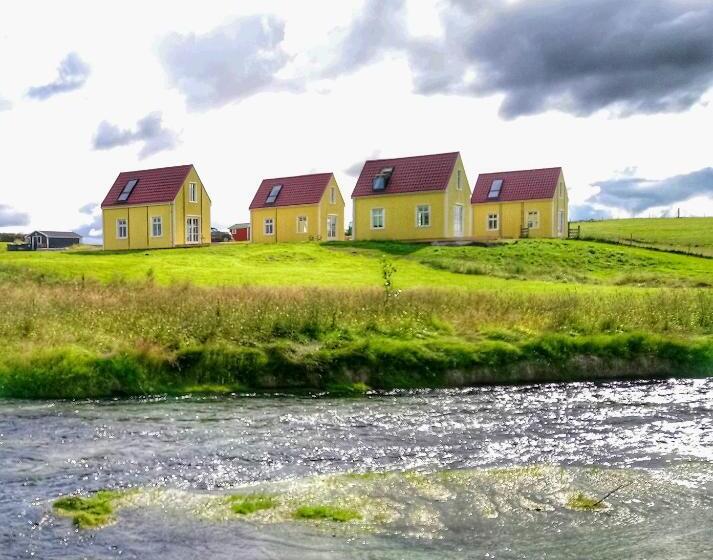 سوئیت با چشم‌انداز رودخانه, Lækur