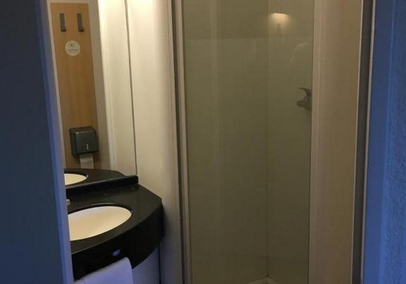 חדר סטנדרט לארבעה, B&b Hotel Angoulême