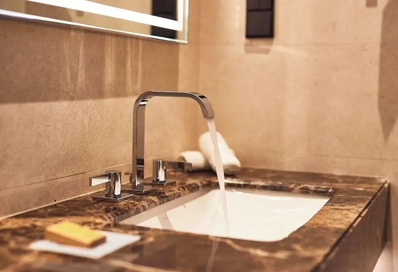 اتاق لوکس, Hilton Belgrade