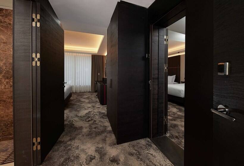 اتاق خانوادگی, Hilton Belgrade