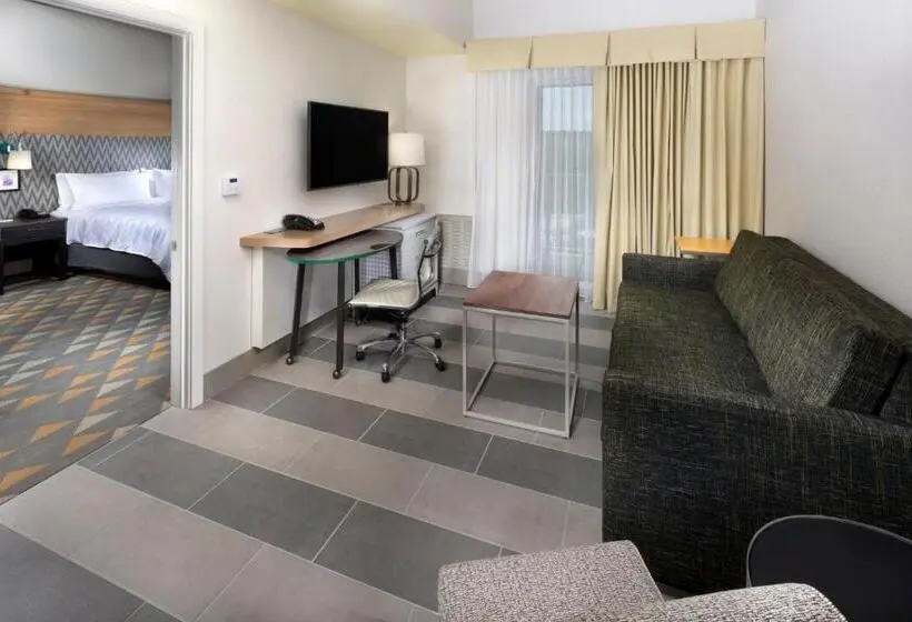 身障者適用スイートルーム, Holiday Inn & Suites Arden   Asheville Airport, An Ihg