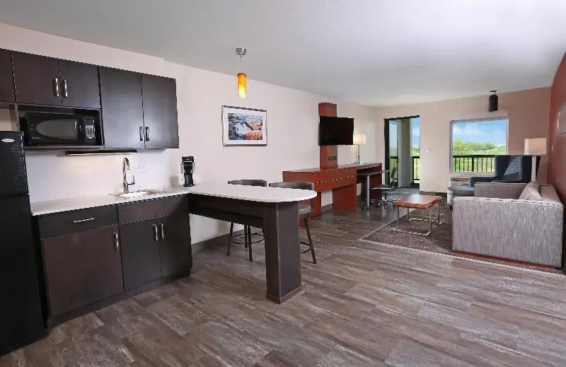 デラックススイート, Holiday Inn & Suites Sioux Falls   Airport, An Ihg