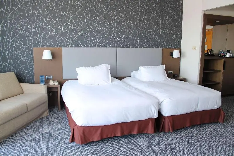 キングサイズベッドのスイートルーム, Holiday Inn & Suites Sioux Falls   Airport, An Ihg