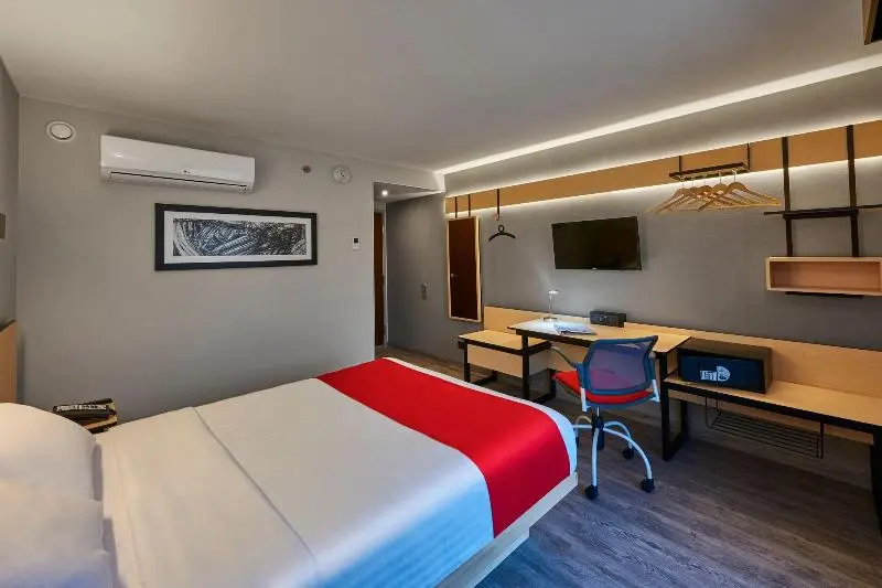 سوئیت برای معلولان, Holiday Inn Express & Suites Gainesville Lake Lanier Area, An Ihg