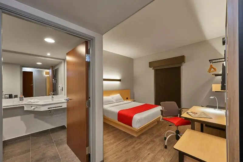 سوئیت برای معلولان, Holiday Inn Express & Suites Gainesville Lake Lanier Area, An Ihg