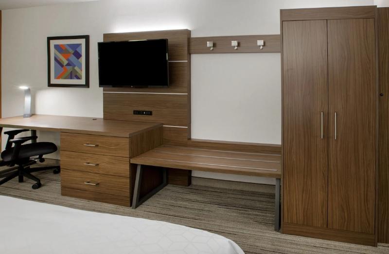 جناح لذوى الاحتياجات الخاصة, Holiday Inn Express & Suites Redding, An Ihg