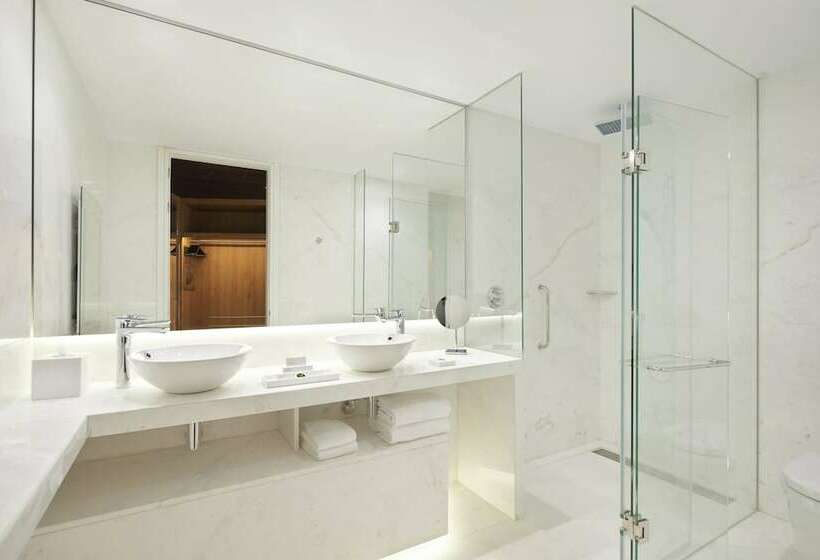 Номер Стандарт 2 Двуспальные Кровати, Hyatt Centric Gran Via Madrid