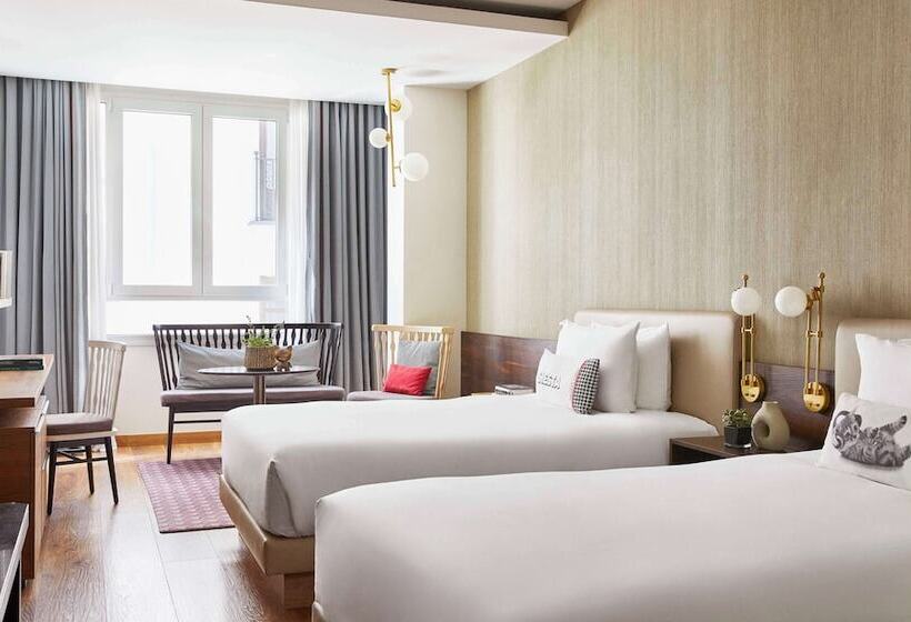 Номер Стандарт 2 Двуспальные Кровати, Hyatt Centric Gran Via Madrid