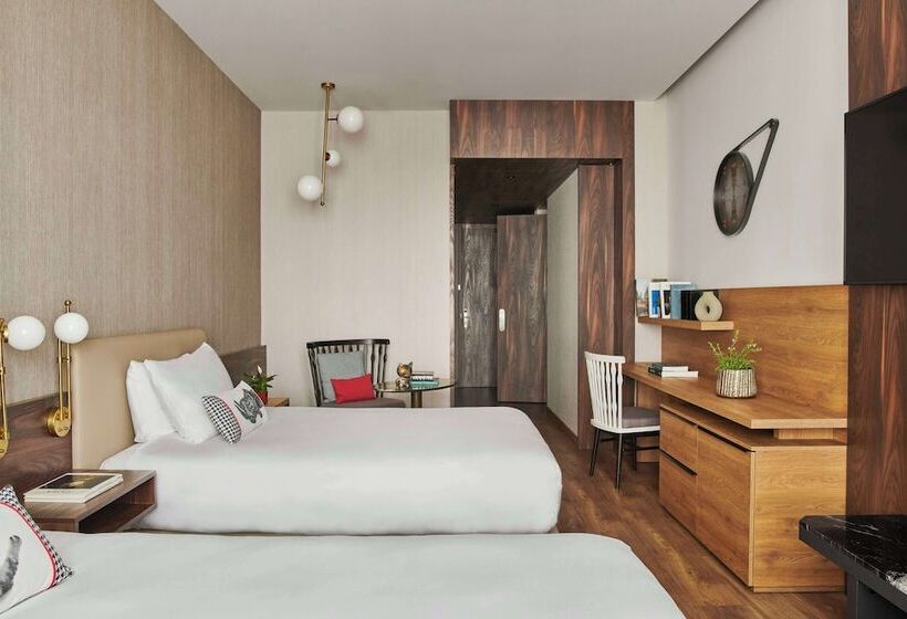 Номер Стандарт 2 Двуспальные Кровати, Hyatt Centric Gran Via Madrid