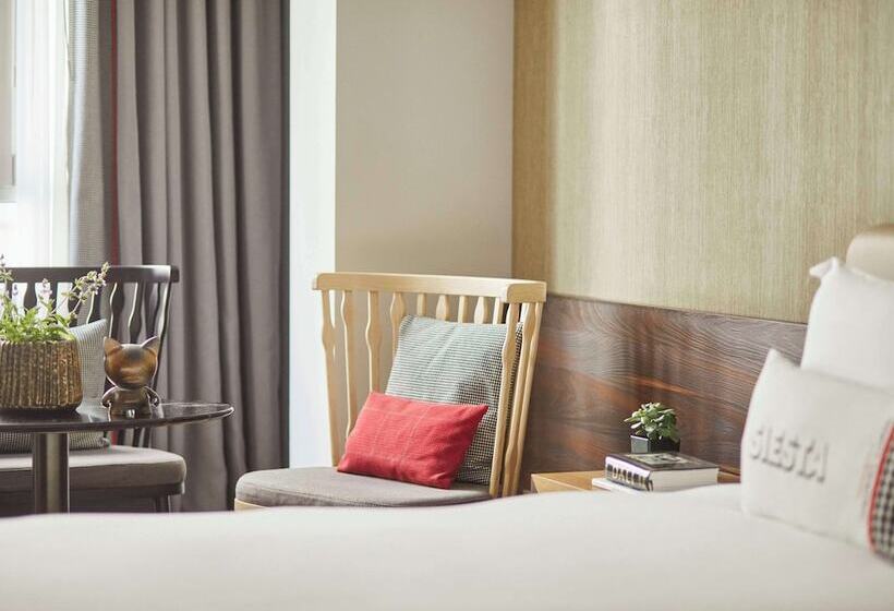 Номер Стандарт 2 Двуспальные Кровати, Hyatt Centric Gran Via Madrid