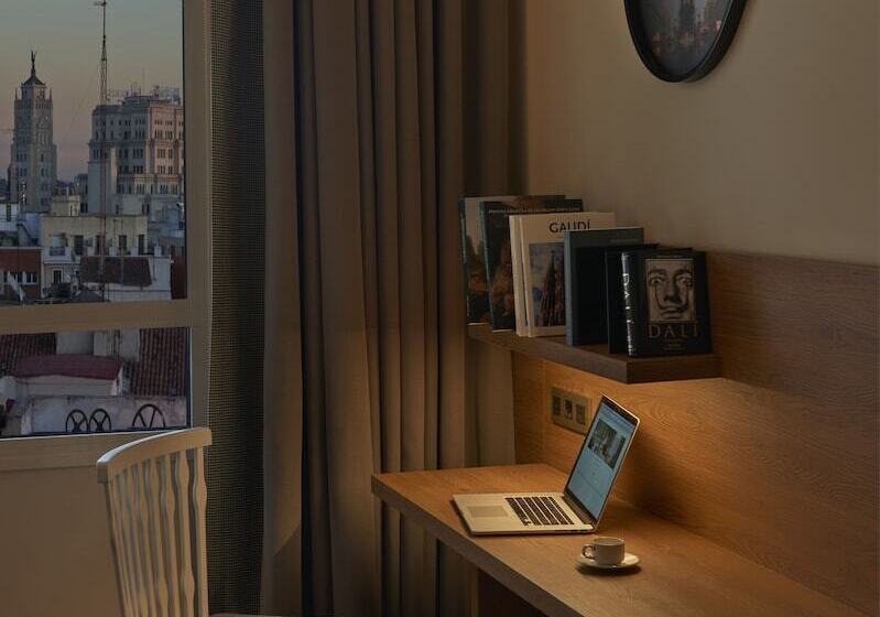 Номер Стандарт 2 Двуспальные Кровати, Hyatt Centric Gran Via Madrid