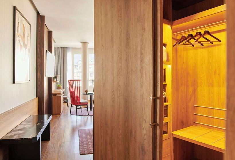 Полулюкс, Hyatt Centric Gran Via Madrid