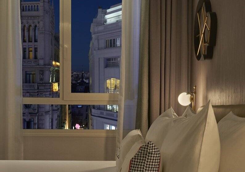 Полулюкс, Hyatt Centric Gran Via Madrid