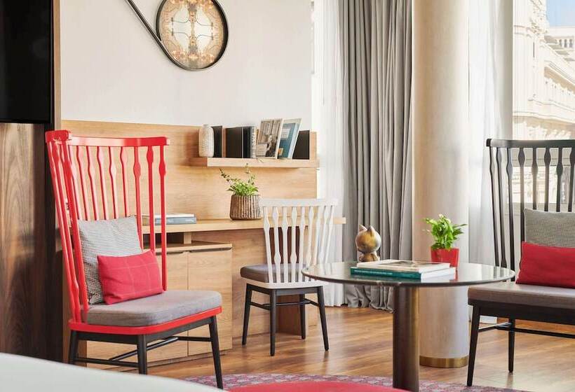 Полулюкс, Hyatt Centric Gran Via Madrid