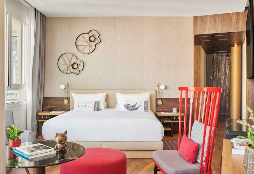 Полулюкс, Hyatt Centric Gran Via Madrid