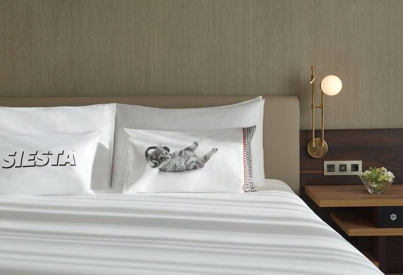 Полулюкс, Hyatt Centric Gran Via Madrid