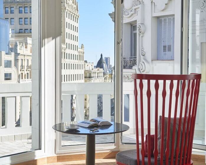 Люкс с Террасой, Hyatt Centric Gran Via Madrid