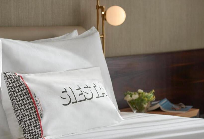 Номер Стандарт 2 Двуспальные Кровати, Hyatt Centric Gran Via Madrid