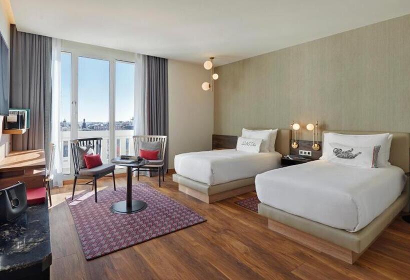 Номер Стандарт 2 Двуспальные Кровати, Hyatt Centric Gran Via Madrid