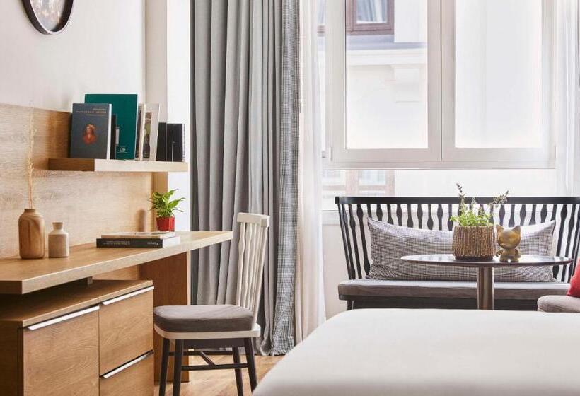 Номер Стандарт 2 Двуспальные Кровати, Hyatt Centric Gran Via Madrid