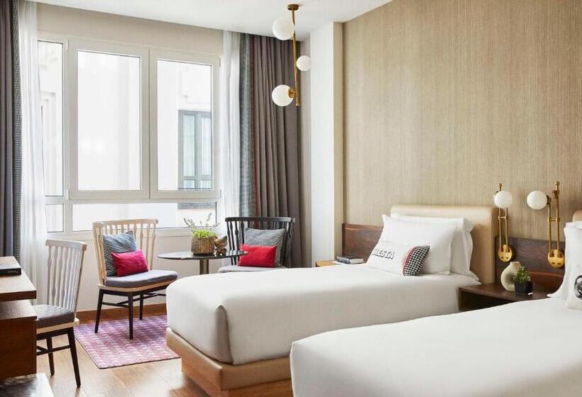 Номер Стандарт, Hyatt Centric Gran Via Madrid