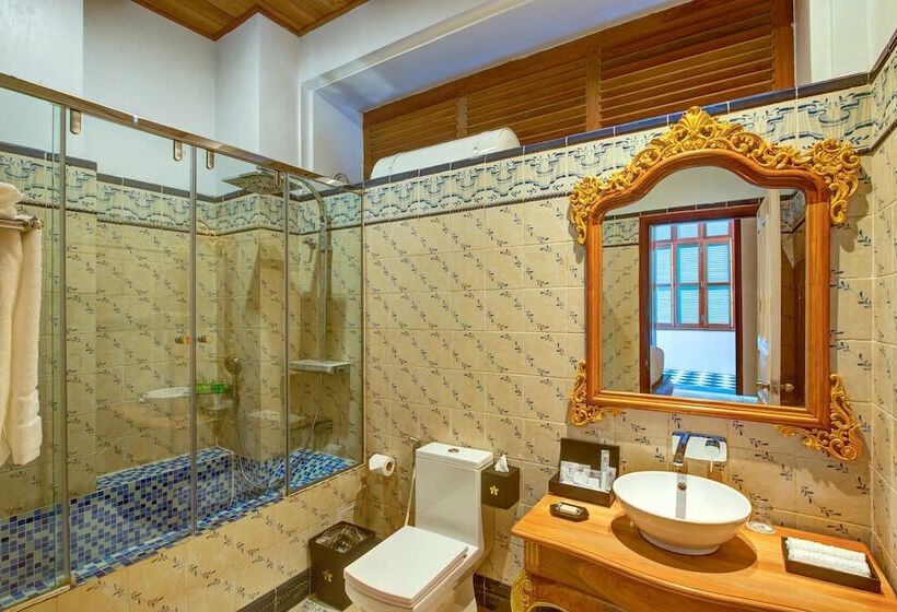 Люкс, Le Bokor Palace