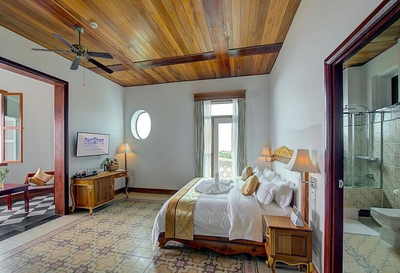 Люкс, Le Bokor Palace