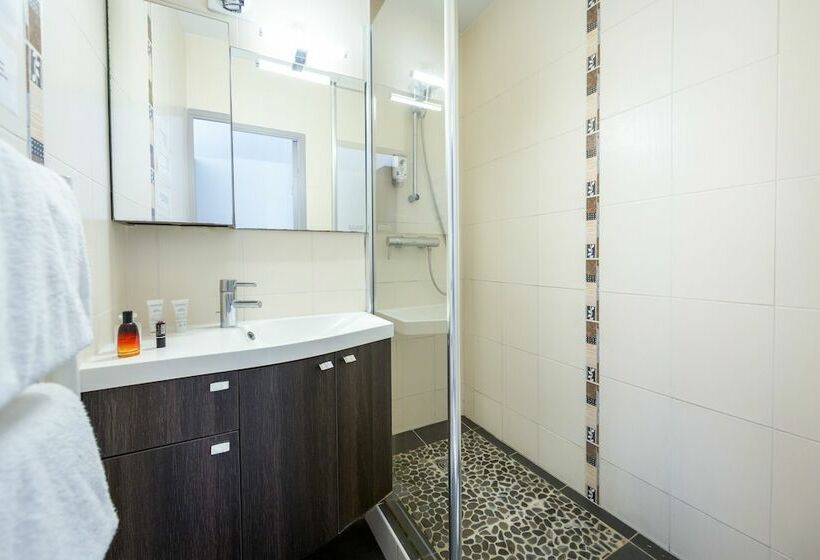 Номер Стандарт, Les Pins Blancs En Provence